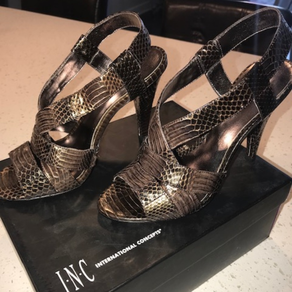 INC INTERNATIONAL CONCEPTS STRAPPY HEELS